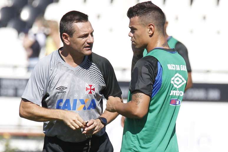 <p>Doriva prepara Vasco para partida contra Volta Redonda</p>