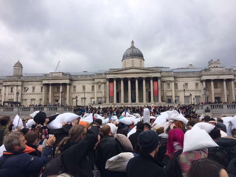 <p>Evento reuniu centenas de pessoas na Trafalgar Square, região central da capital inglesa</p>
