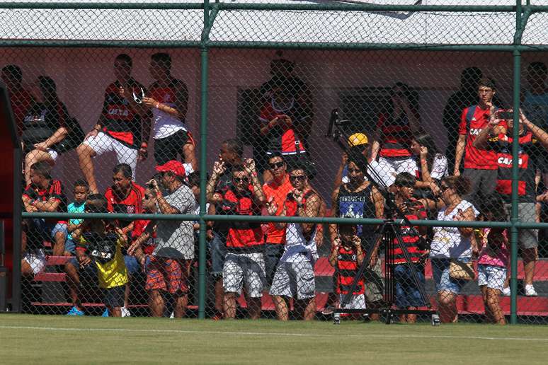 Suspenso, Vanderlei Luxemburgo comandou treino rubro-negro neste s&aacute;bado