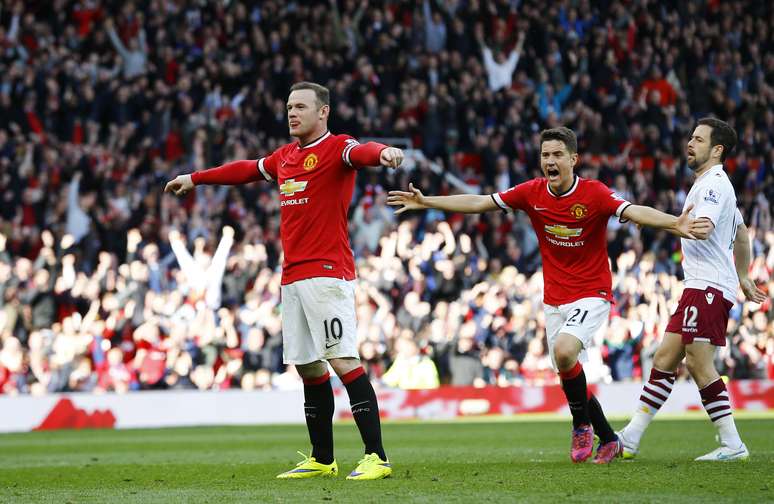 Wayne Rooney fez um belo gol na vit&oacute;ria do Manchester United