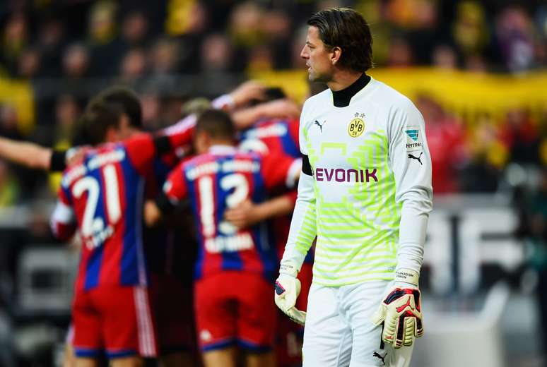 Weidenfeller n&atilde;o conseguiu evitar o gol de Lewandowski no Signal Iduna Park