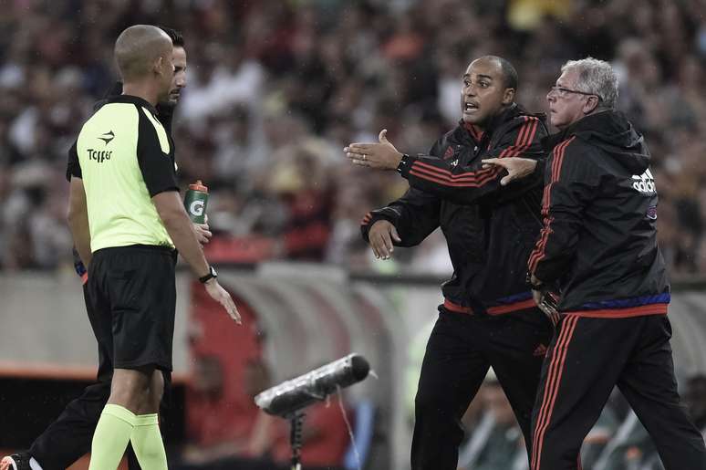 Deivid comandou o Flamengo com a suspensão de Vanderlei Luxemburgo