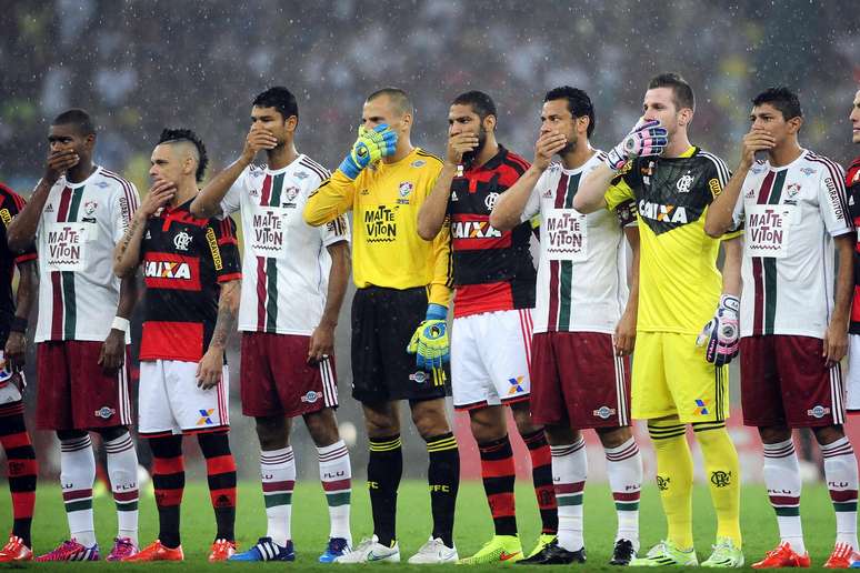 <p>Jogadores de Flamengo e Fluminense protestaram contra a Ferj</p>