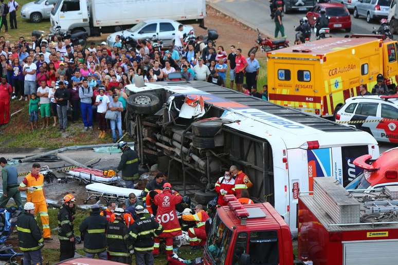 Acidente deixou pelo menos uma pessoa morta na rodovia Anhanguera