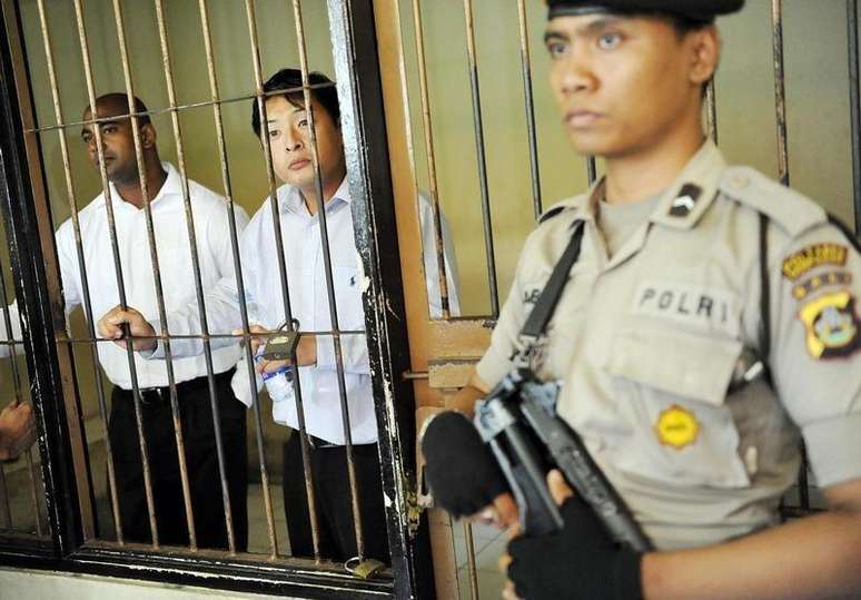 Andrew Chan e Myuran Sukumaran esperando julgamento em Bali.  14/02/2015