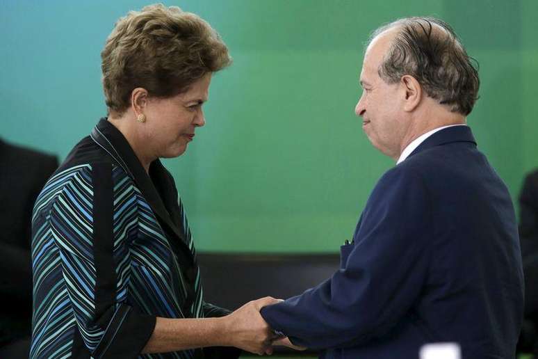 Presidente Dilma Rousseff na posse do novo ministro da Educação, Renato Janine Ribeiro, no Palácio do Planalto. 06.04.2015