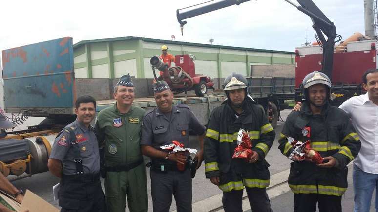 Bombeiros receberam o presente de comandantes e do prefeito de Santos