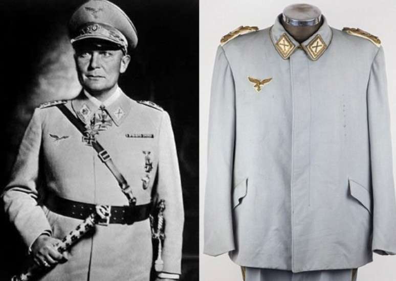 Hermann Goering e o uniforme, branco e adornado de suásticas