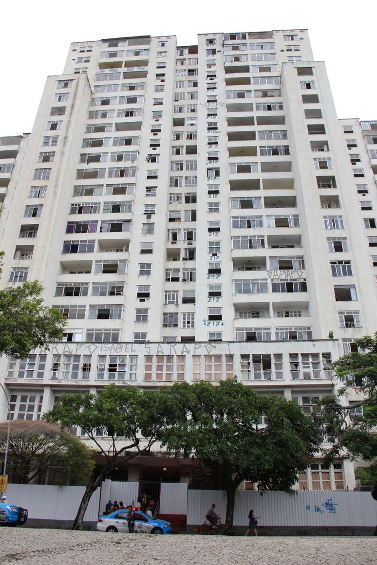<p>Prédio de 17 andares fica em área nobre do Rio</p>