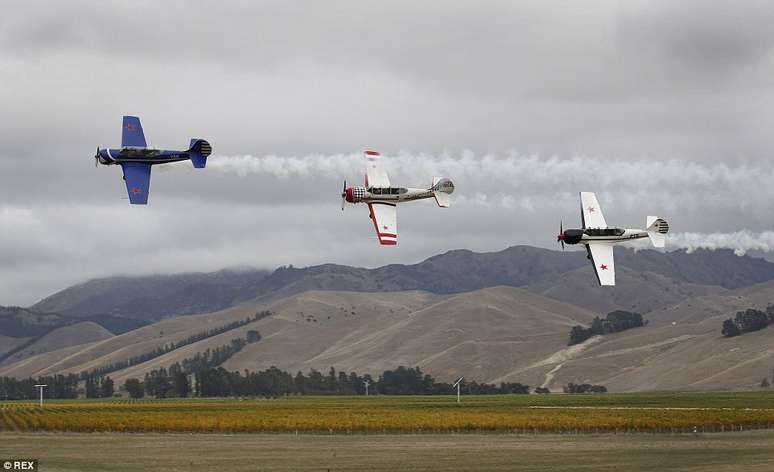 Show de aviação do grupo Omaka Classic Fighters deixou milhares de espectadores impressionados