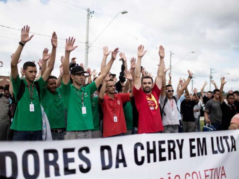 Trabalhadores paralisam a produção na montadora chinesa