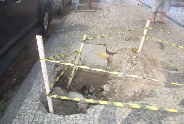 A Cedae disse que a reposição feita após o conserto cedeu, devido à chuva 