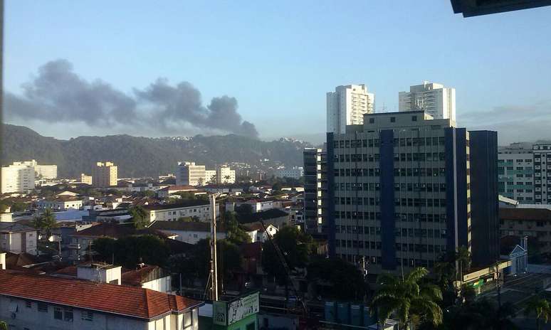 <p>Trabalho em Santos mobiliza 140 bombeiros e 49 viaturas</p>