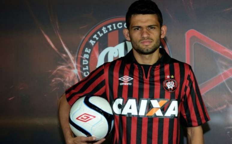 Volante Jadson, 21 anos, foi revelado pelo Botafogo