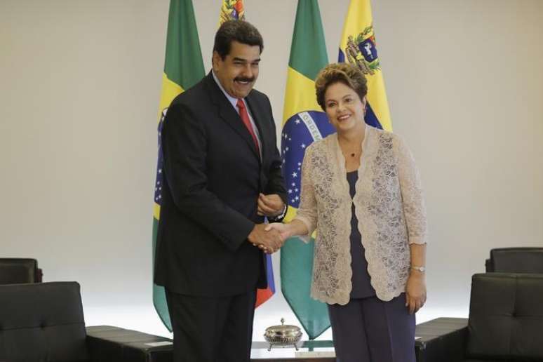 Presidente Dilma Rousseff cumprimenta presidente da Venezuela, Nicolás Maduro, durante encontro no Palácio do Planalto, em Brasília. 02/01/2015