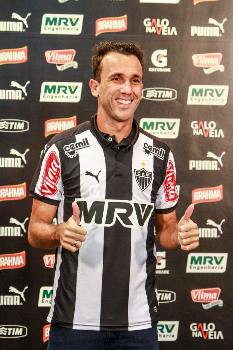 <p>Atleta foi liberado pelo Santos pelo alto sal&aacute;rio</p>