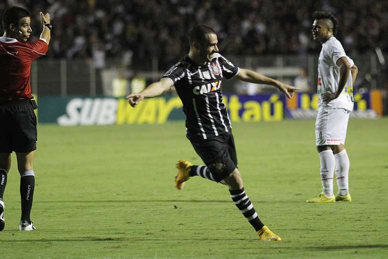 Bruno Henrique fez gol de fora da área para o Corinthians
