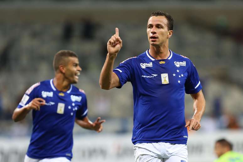 <p>Leandro Damião comanda ataque do Cruzeiro</p>