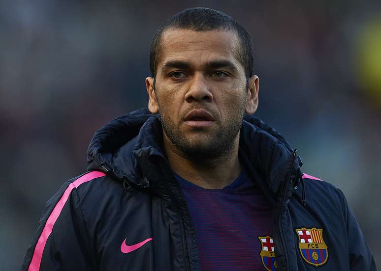 Daniel Alves vai ter que procurar outro clube ao fim da temporada