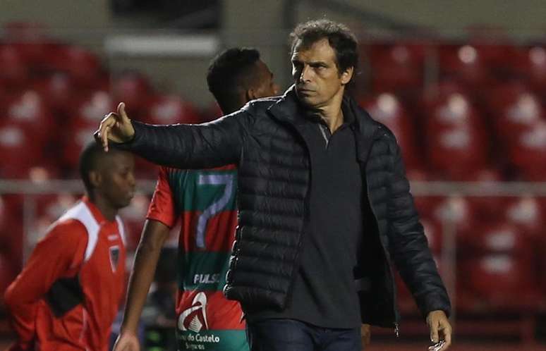 Milton Cruz tem vencido como interino e luta para convencer a não trazer Sabella