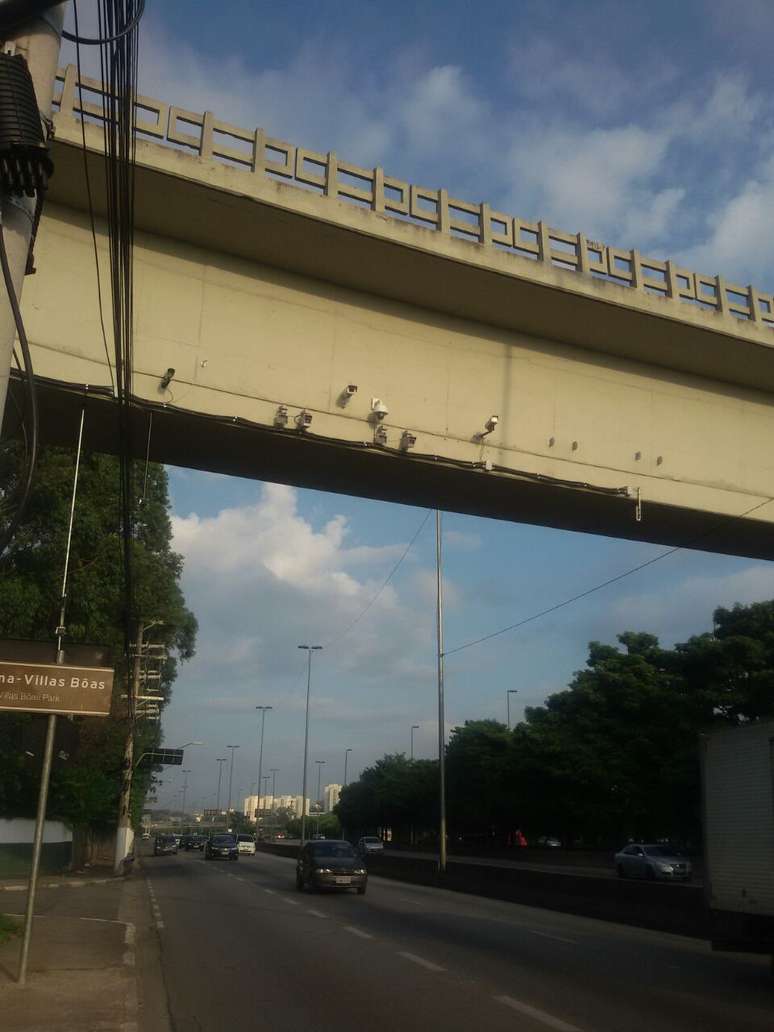 <p>Radares da ponte antiga Fepasa ficam fora do campo de visão dos motoristas</p>