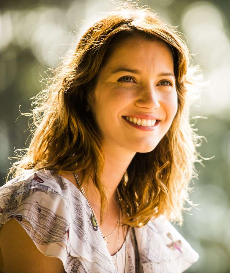 Laura (Nathalia Dill), de 'Alto Astral', ficou em oitavo lugar com long bob (comprimento médio) levemente ondulado