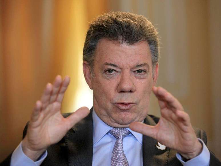 O presidente da Colômbia, Juan Manuel Santos, concede entrevista à Reuters no palácio presidencial em Bogotá nesta semana. 07/04/2015