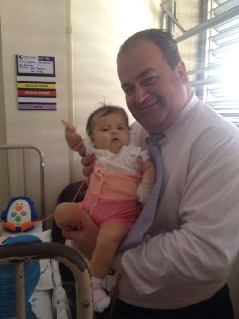 O advogado da família, Miguel Navarro, encarou uma batalha judicial contra o governo brasileiro para que a criança conseguisse o transplante nos Estados Unidos