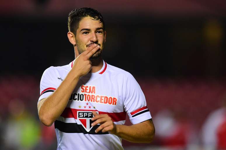 Alexandre Pato alega ter dinheiro a receber tanto de Corinthians quanto do São Paulo