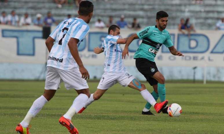 Alan Santos não repetiu suas boas atuações diante do Londrina neste domingo