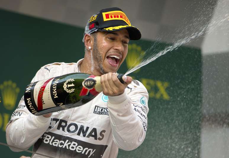 Hamilton é o atual campeão mundial e lidera a temporada 2015 com folgas