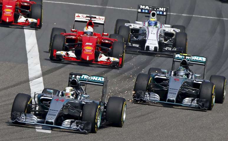 Largada teve Hamilton a frente e Raikkonen passando Massa