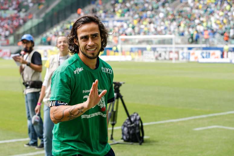 Valdivia s&oacute; entrou em campo quatro vezes em 2015