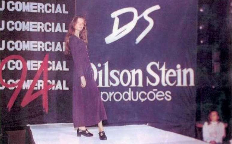 Gisele Bündchen desfilando no Projeto Dilson Steins no ano de 1994
