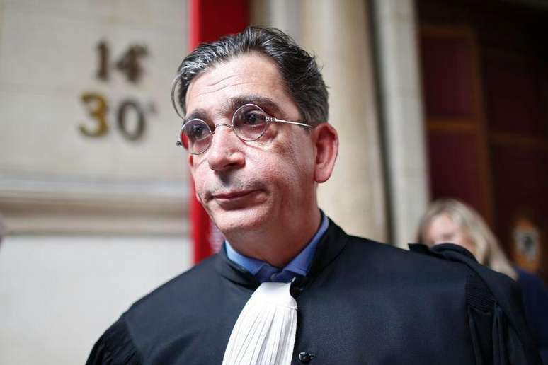 Jean-Marc Fedida, advogado de Arlette Ricci, herdeira da estilista de moda Nina Ricci, deixa tribunal de Paris após veredicto. 13/04/.2015
