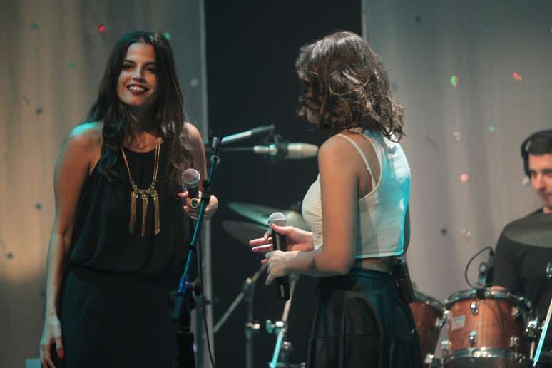 Emanuelle Ara&uacute;jo fez participa&ccedil;&atilde;o especial no show de Luiza