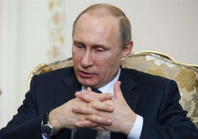 <p>Presidente russo, Vladimir Putin, cancelou o veto a venda de mísseis para o Irã</p>