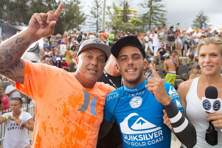 Filipe e seu pai Ricardo Toledo vibram com vitória na Gold Coast australiana