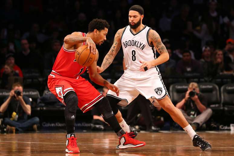 Derrick Rose enfrenta marcação de Deron Williams: vitória dos Bulls complica Brooklyn Nets  