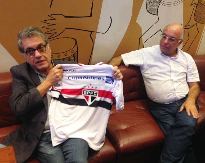 Aidar mostra camisa com patrocínio fechado pelo São Paulo: confiança em sim de Sabella