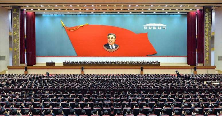 Coreia do Norte presta homenagem ao fundador do país