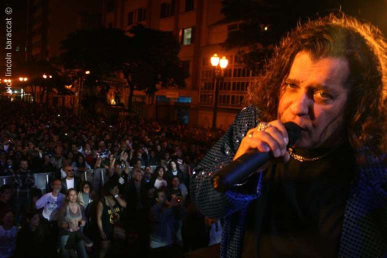 Vocalista morreu aos 60 anos, após acidente em São Paulo