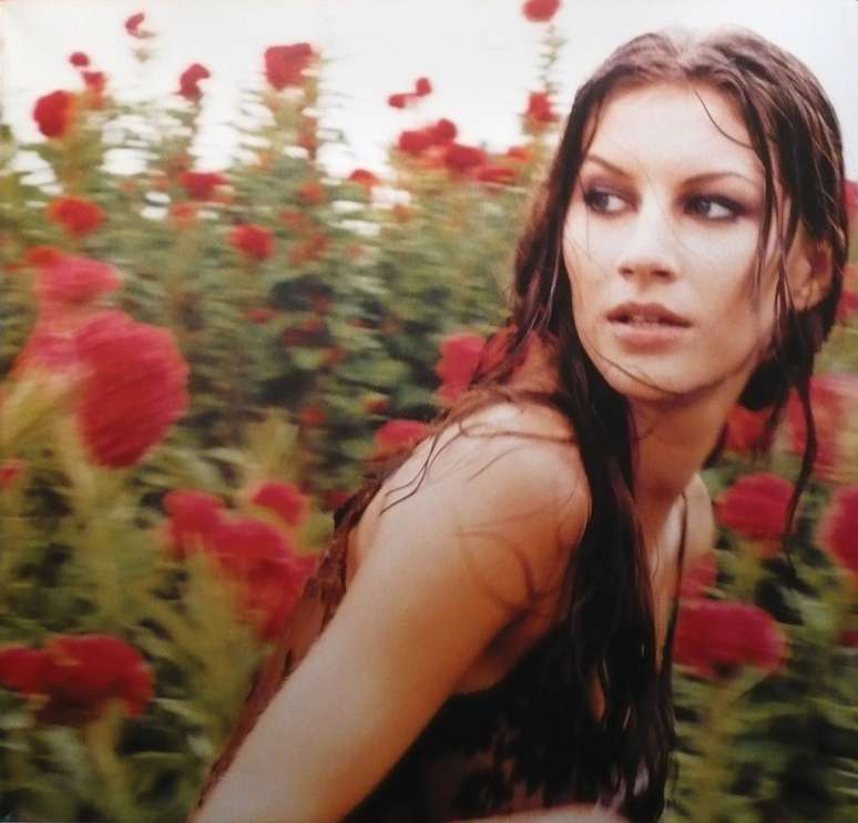 Gisele no catálogo da coleção Alice No País das Maravilhas, da Zoomp, em 1996