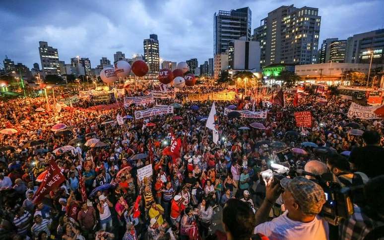 <p>Ato contra a terceirização promovido por centrais sindicais, movimentos sociais e partidos de esquerda no Largo da Batata, em São Paulo</p>