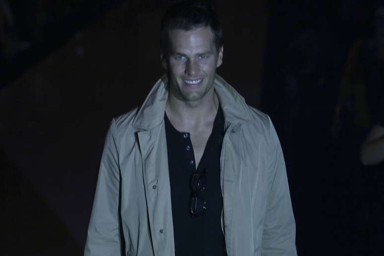 <p>Tom Brady, marido de Gisele, também foi ao desfile da modelo</p>