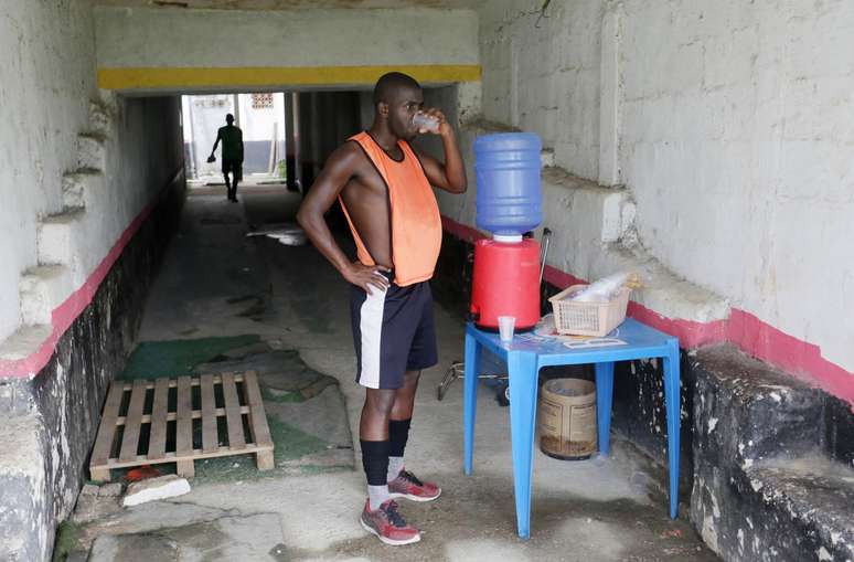 Estrutura prec&aacute;ria &eacute; vis&iacute;vel e escancara situa&ccedil;&atilde;o do clube