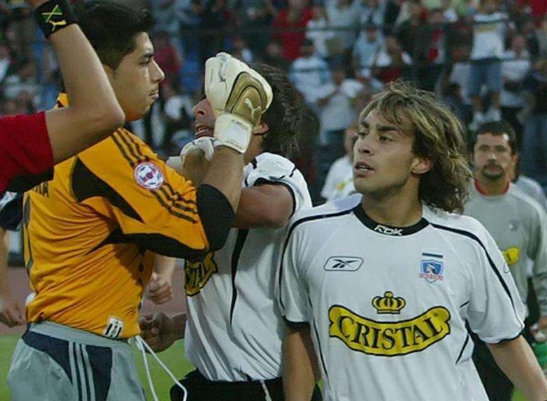 Chilenos brincaram com o gol do brasileiro Valdívia e lembraram um encontro de Herrera com o &#034;verdadeiro&#034; Valdivia, quando este ainda jogava pelo Colo-Colo
