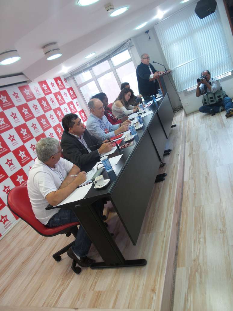 Dirigentes do PT em reunião em São Paulo