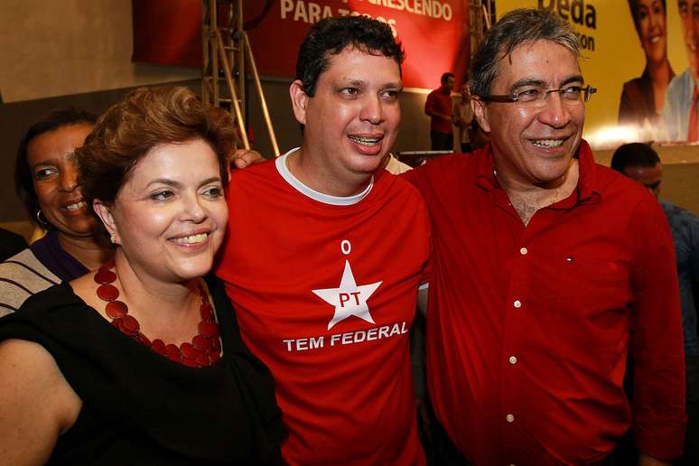 <p>Em foto de arquivo, Márcio Macedo aparece no centro com a presidente Dilma Rousseff e o ex-deputado de Sergipe, Marcelo Déda</p>