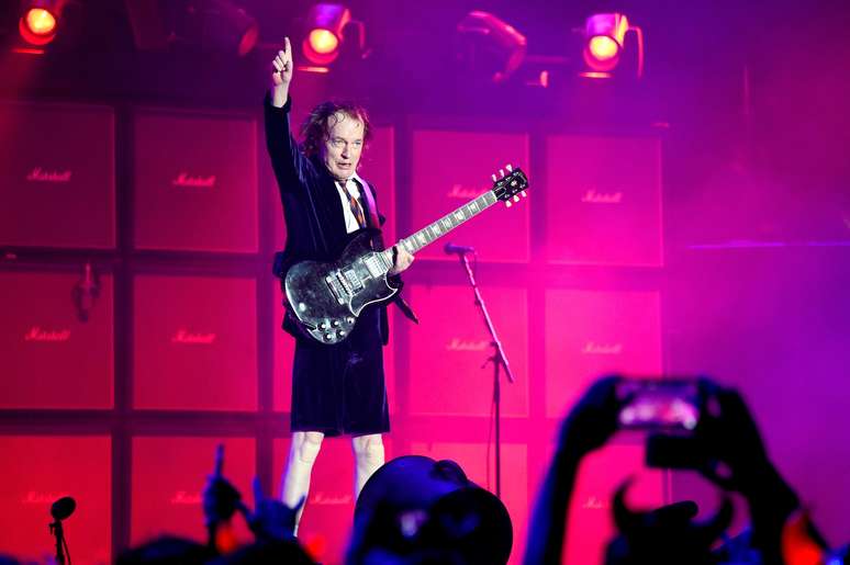 Brian Johnson e Angus Young se apresentaram com o AC/DC na noite dessa sexta-feira (17) no Coachella, nos Estados Unidos